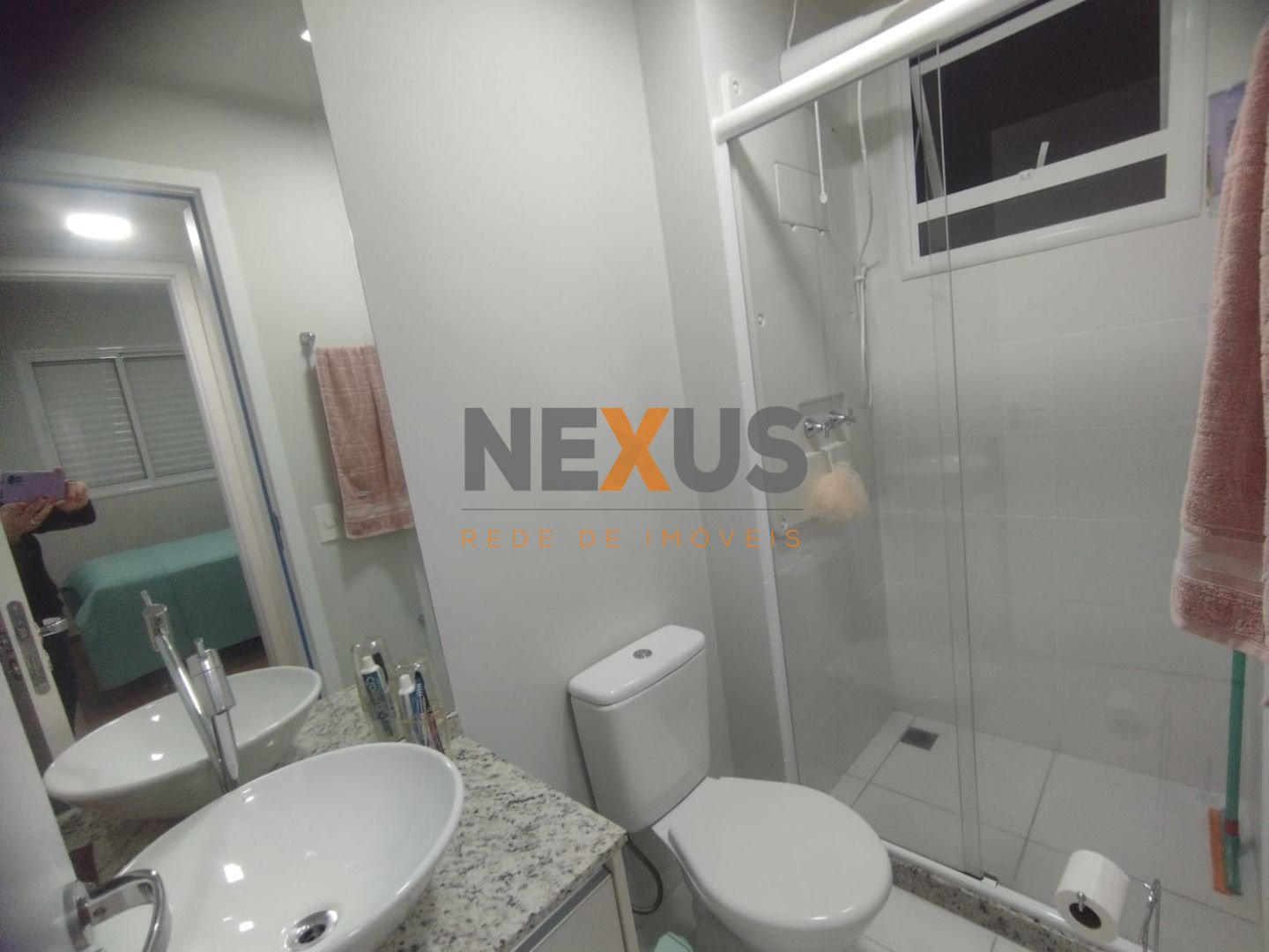 Apartamento com 2 dormitórios à venda, impecável por  R  395.0...