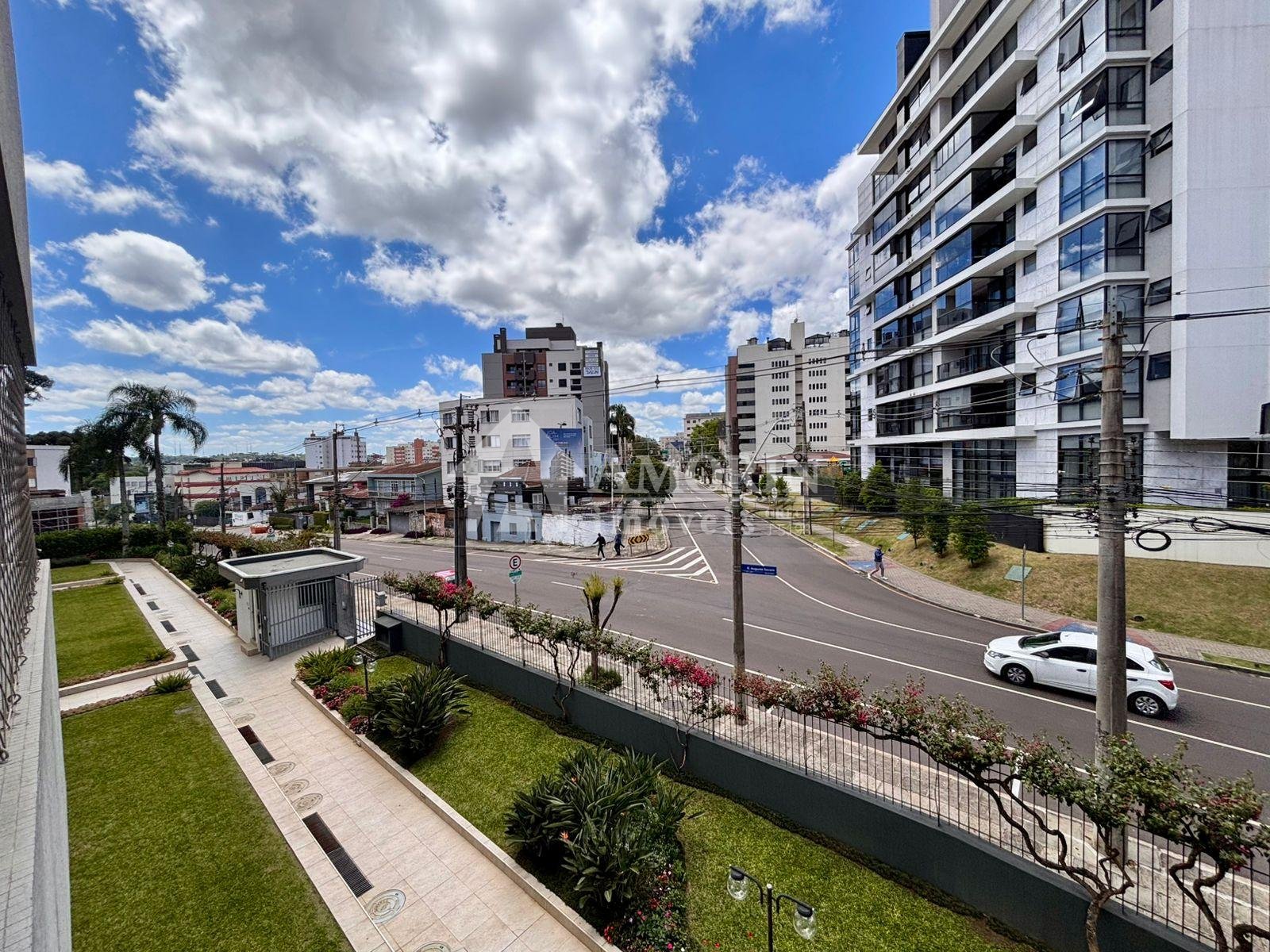 Apartamento à Venda no Alto da Glória  Frente para a Rua, Ilum...