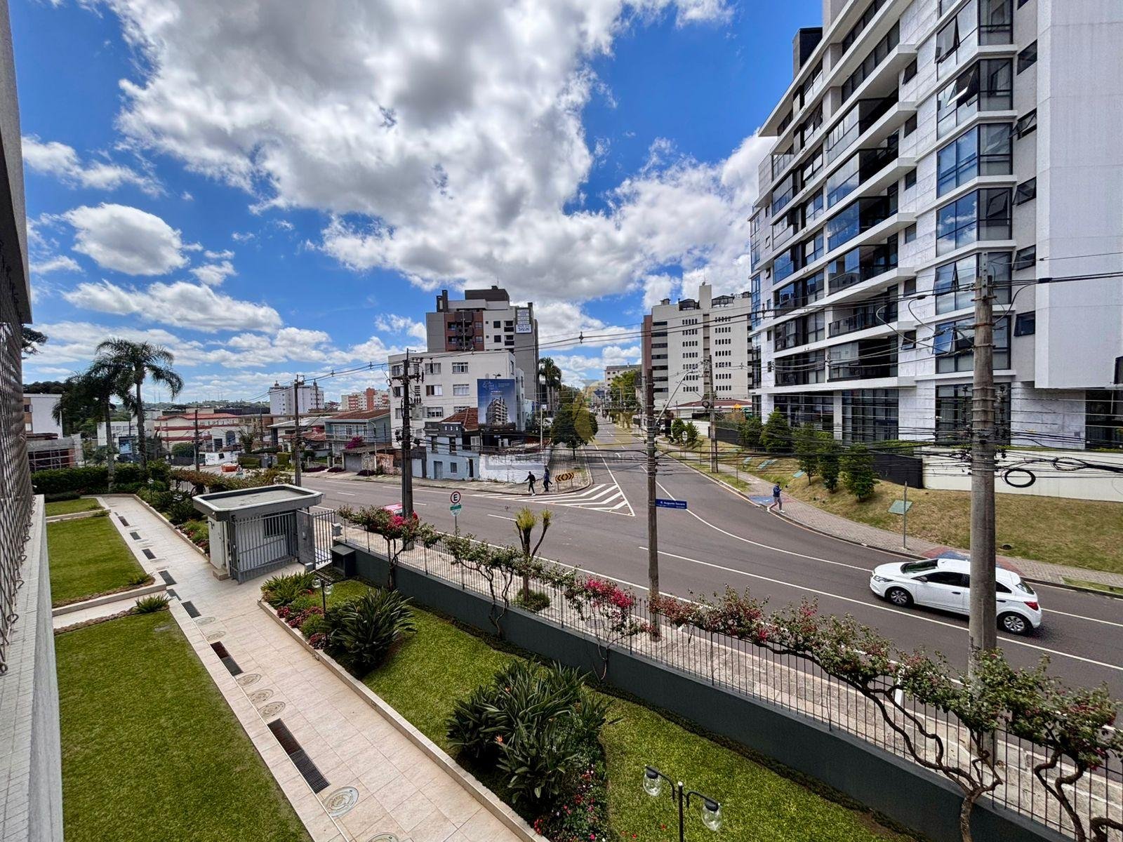 Apartamento à Venda no Alto da Glória  Frente para a Rua, Ilum...