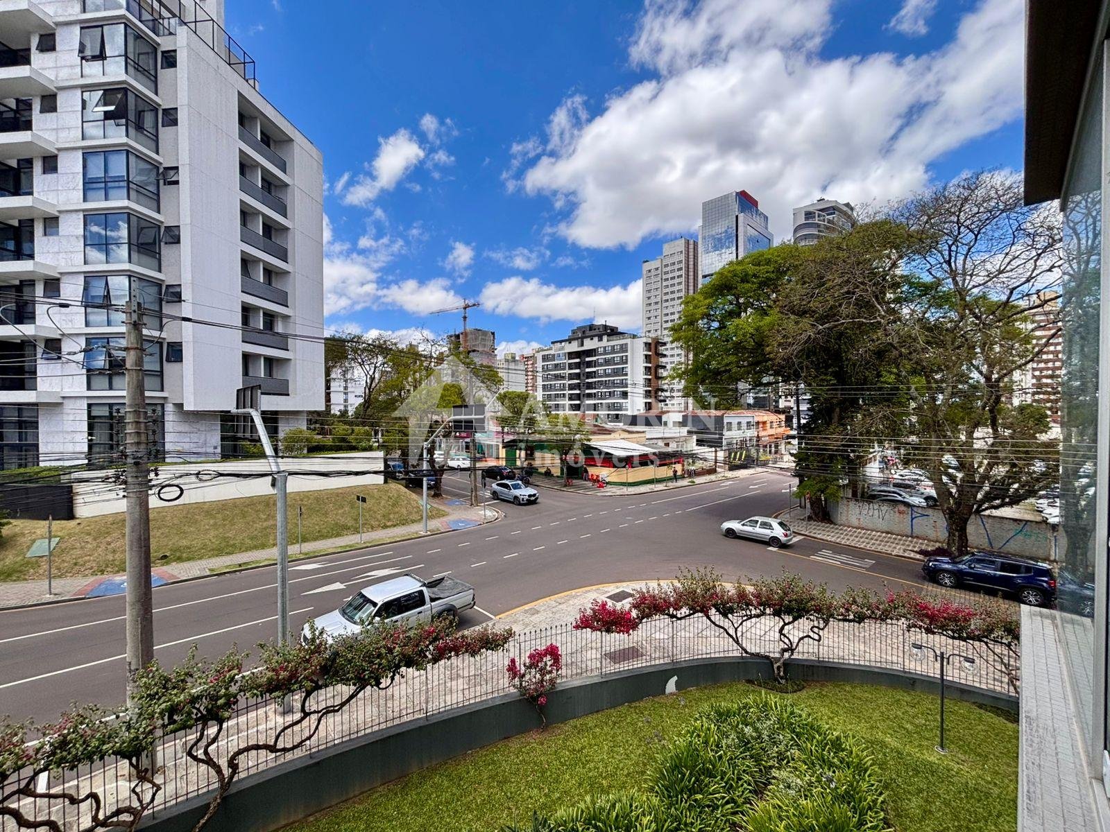 Apartamento à Venda no Alto da Glória  Frente para a Rua, Ilum...