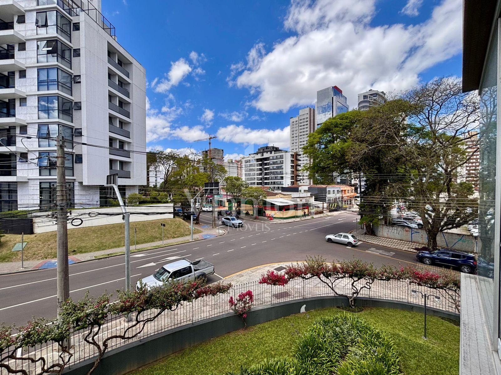 Apartamento à Venda no Alto da Glória  Frente para a Rua, Ilum...