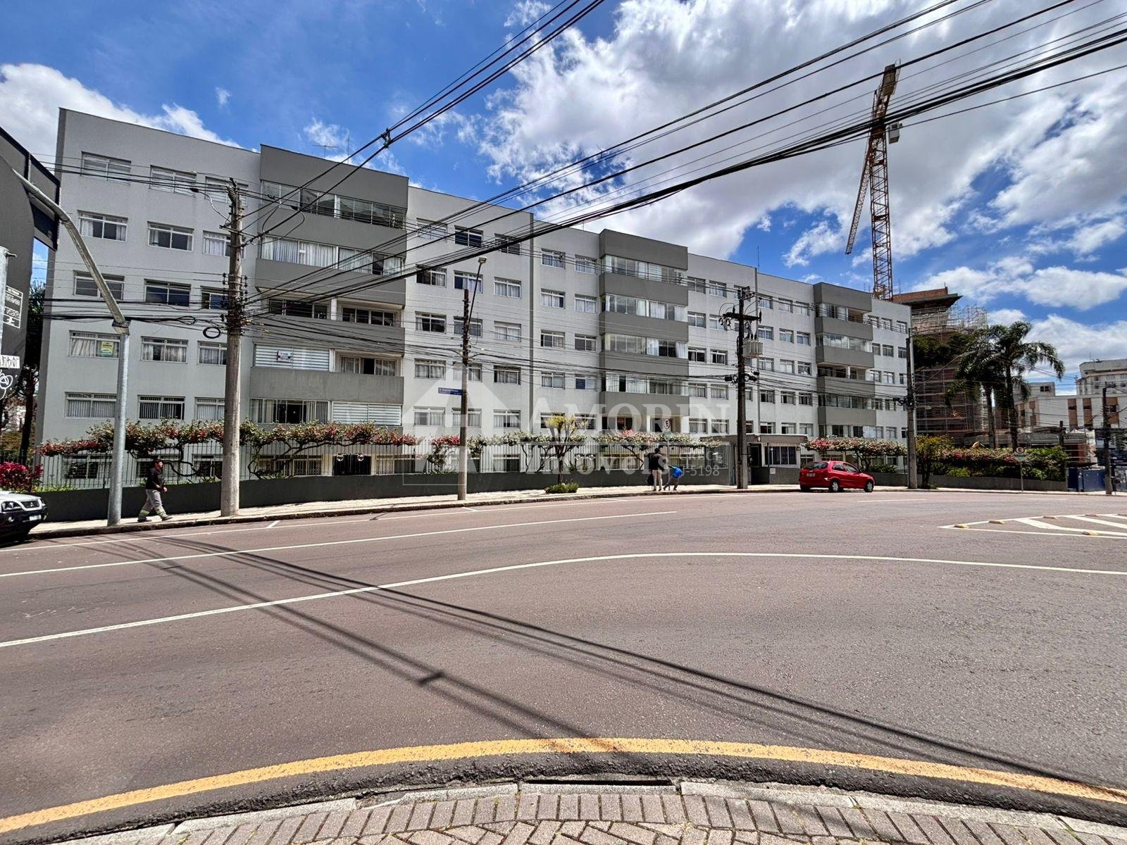 Apartamento à Venda no Alto da Glória  Frente para a Rua, Ilum...