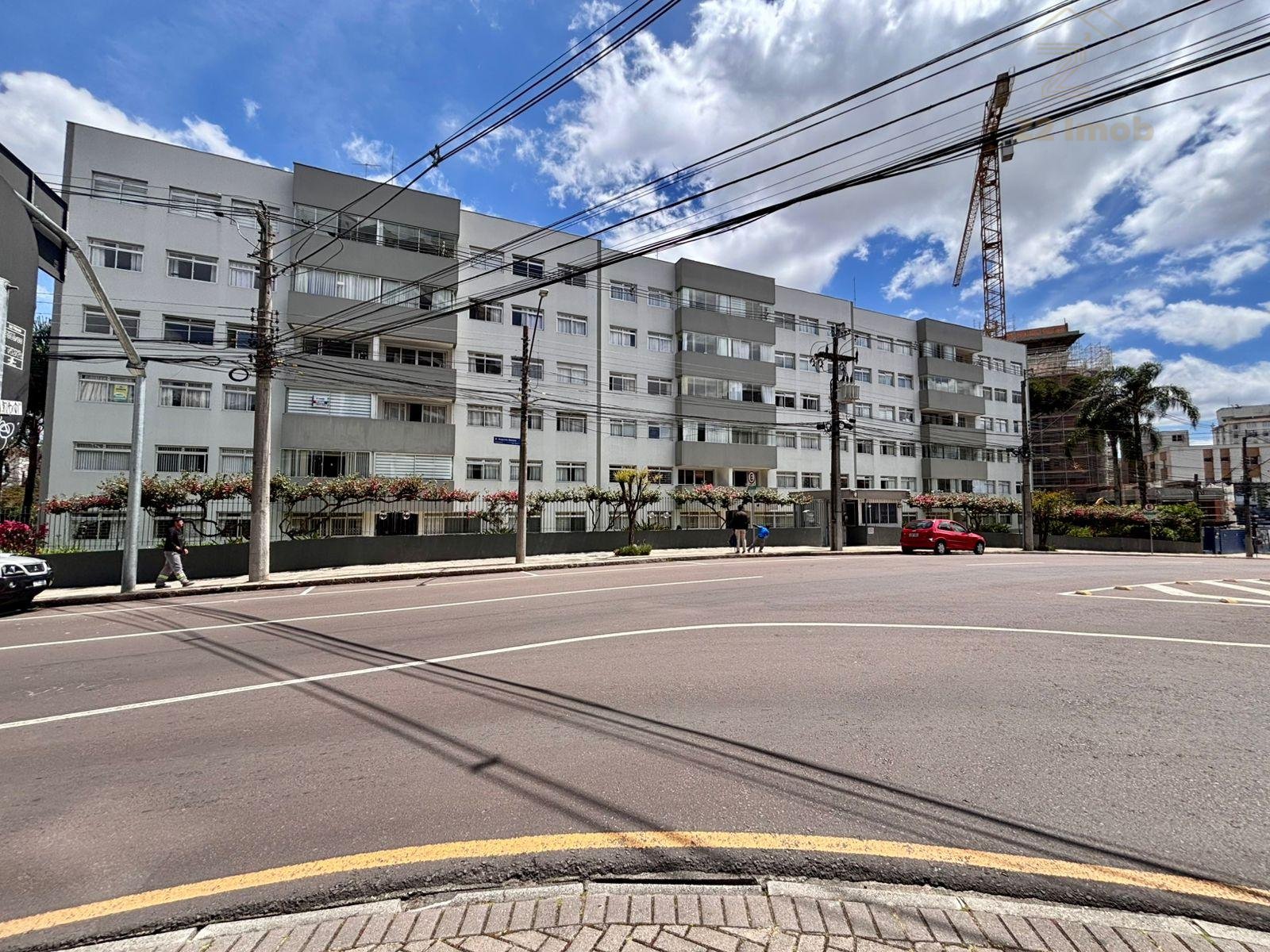 Apartamento à Venda no Alto da Glória  Frente para a Rua, Ilum...
