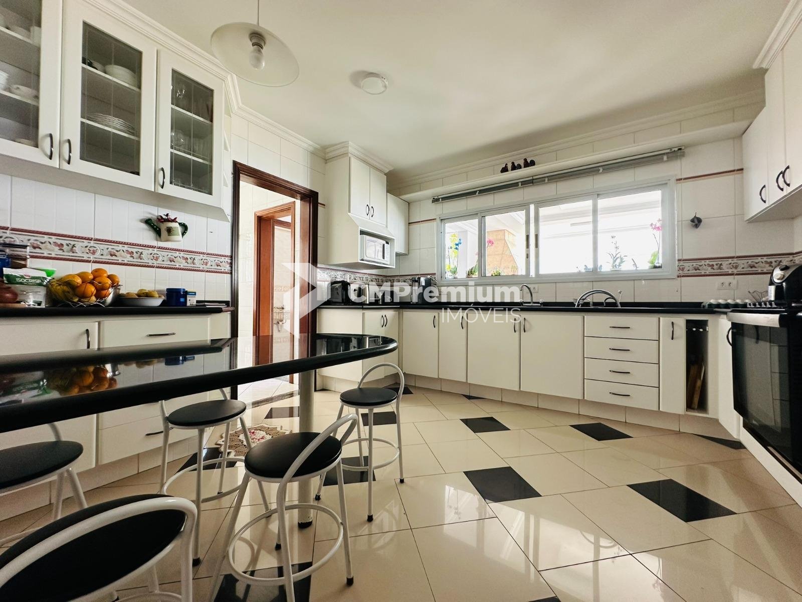 Residência Neoclássica em Condomínio de Luxo  Pinhais  Pineville 