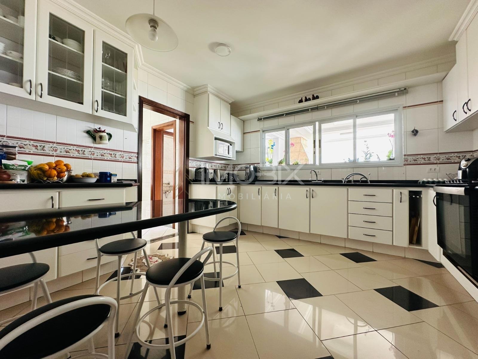 Residência Neoclássica em Condomínio de Luxo  Pinhais  Pineville 