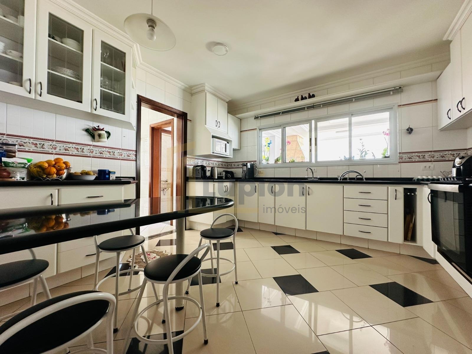 Residência Neoclássica em Condomínio de Luxo  Pinhais  Pineville 