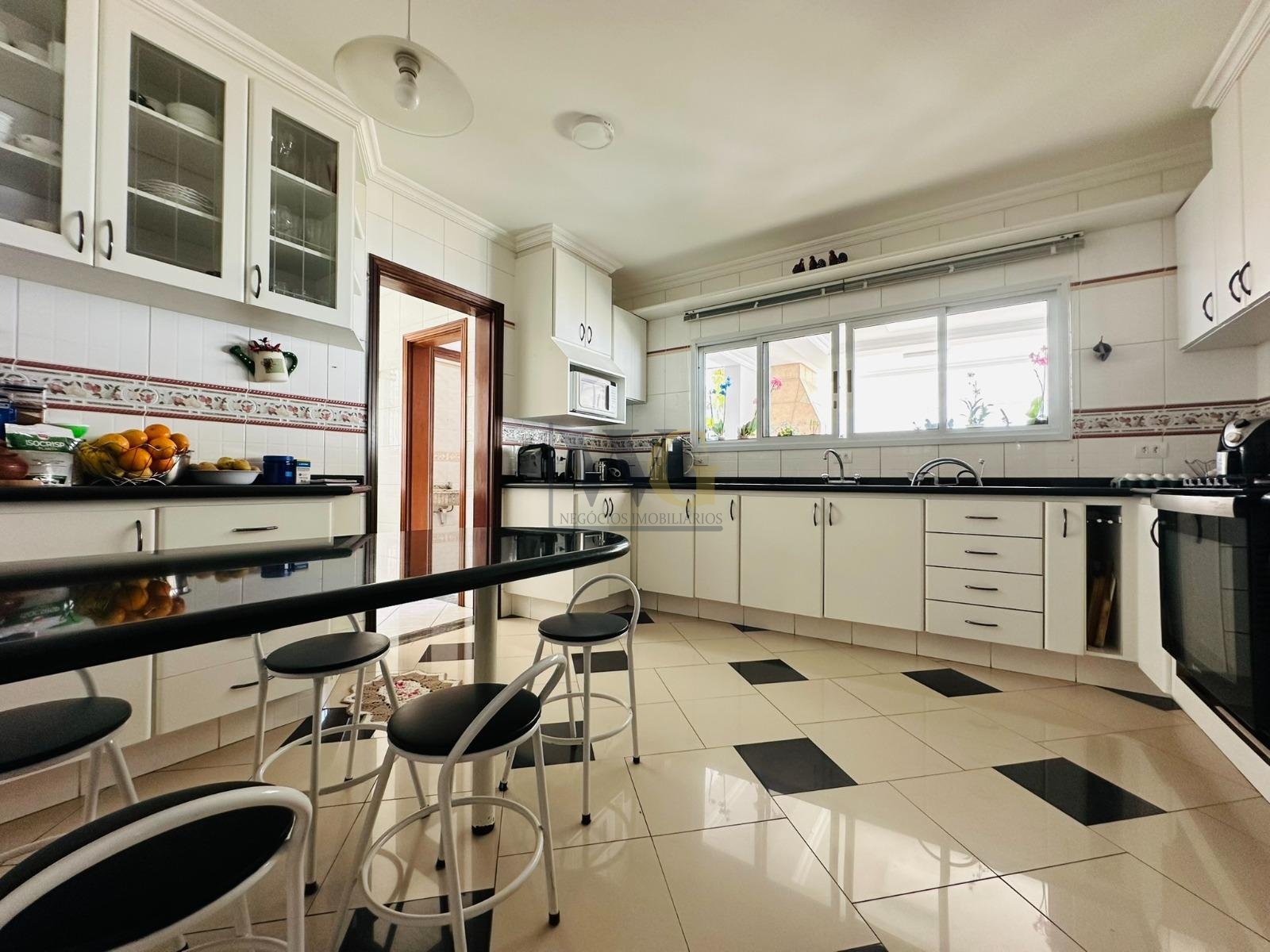 Residência Neoclássica em Condomínio de Luxo  Pinhais  Pineville