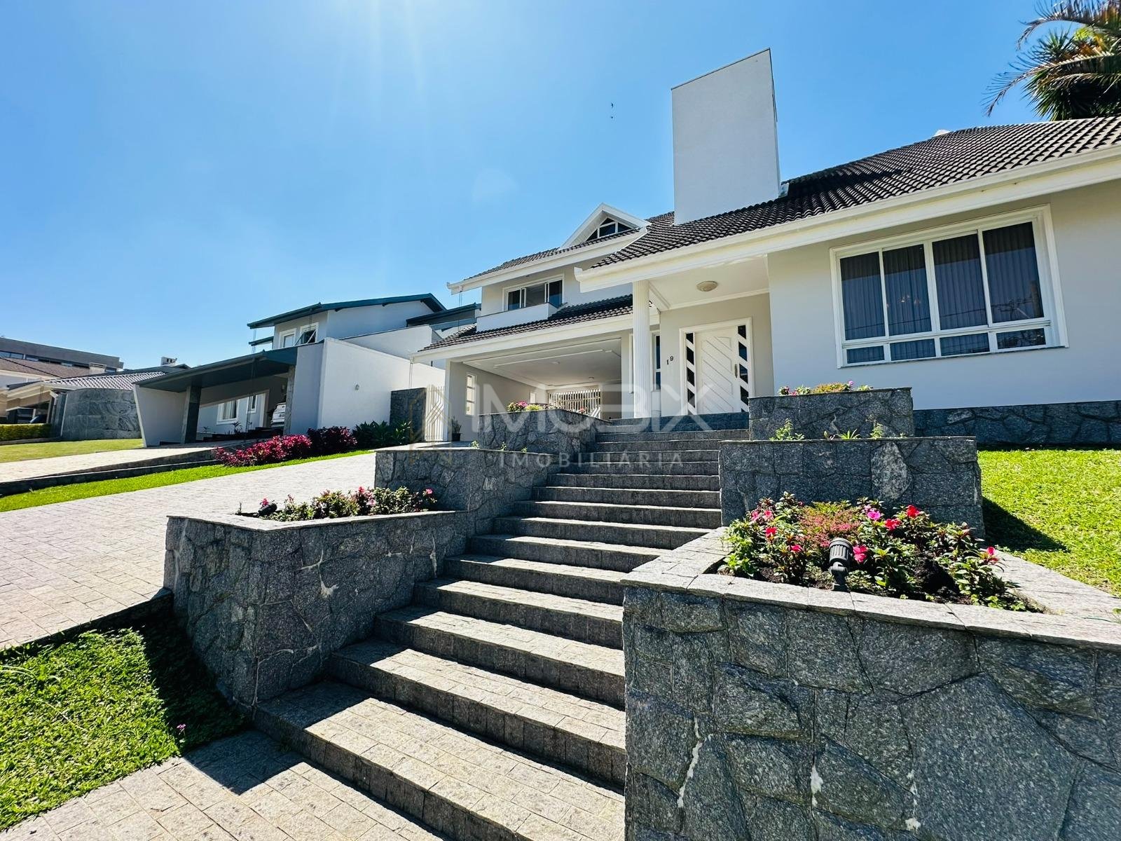 Residência Neoclássica em Condomínio de Luxo  Pinhais  Pineville 