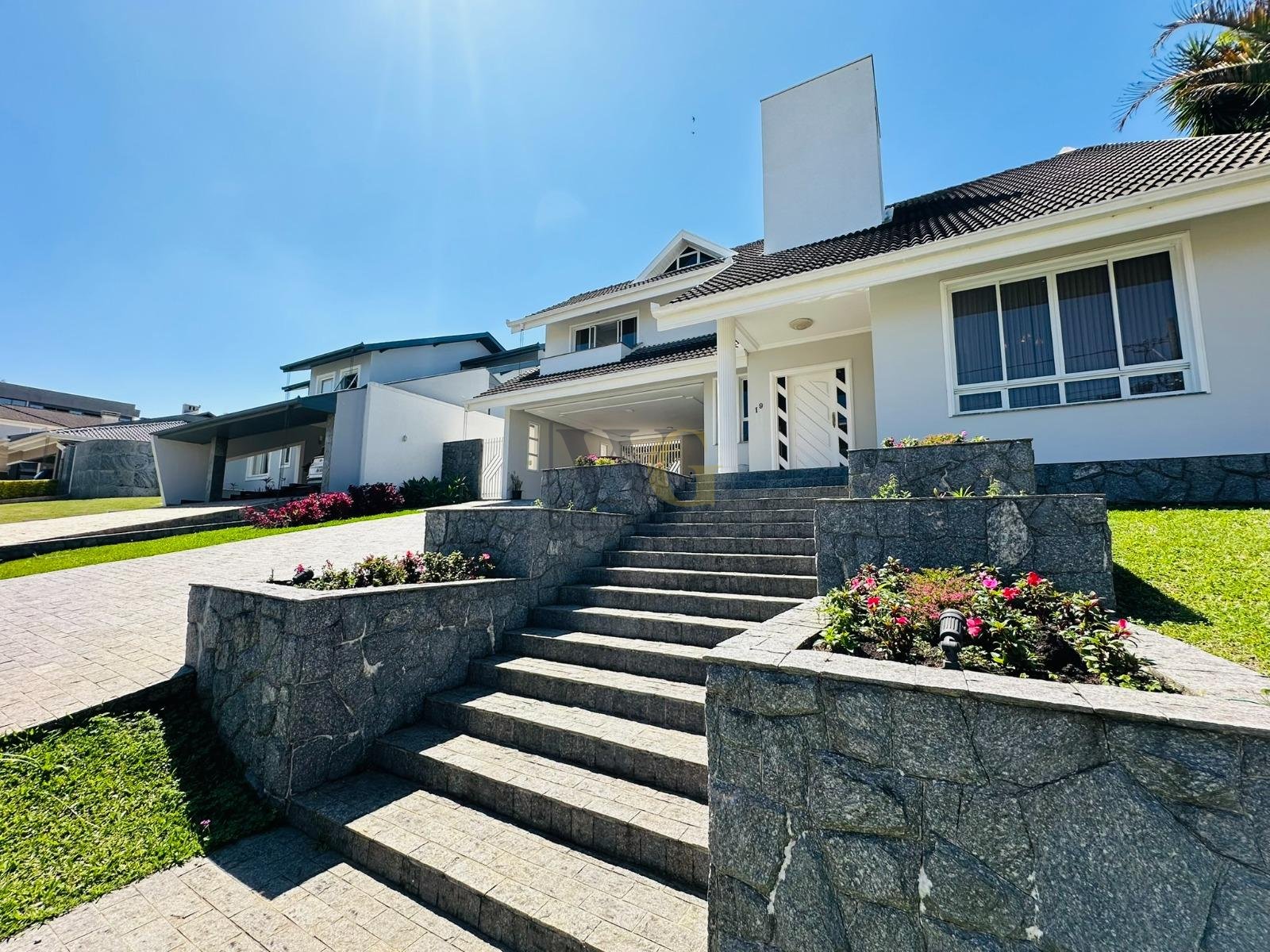 Residência Neoclássica em Condomínio de Luxo  Pinhais  Pineville