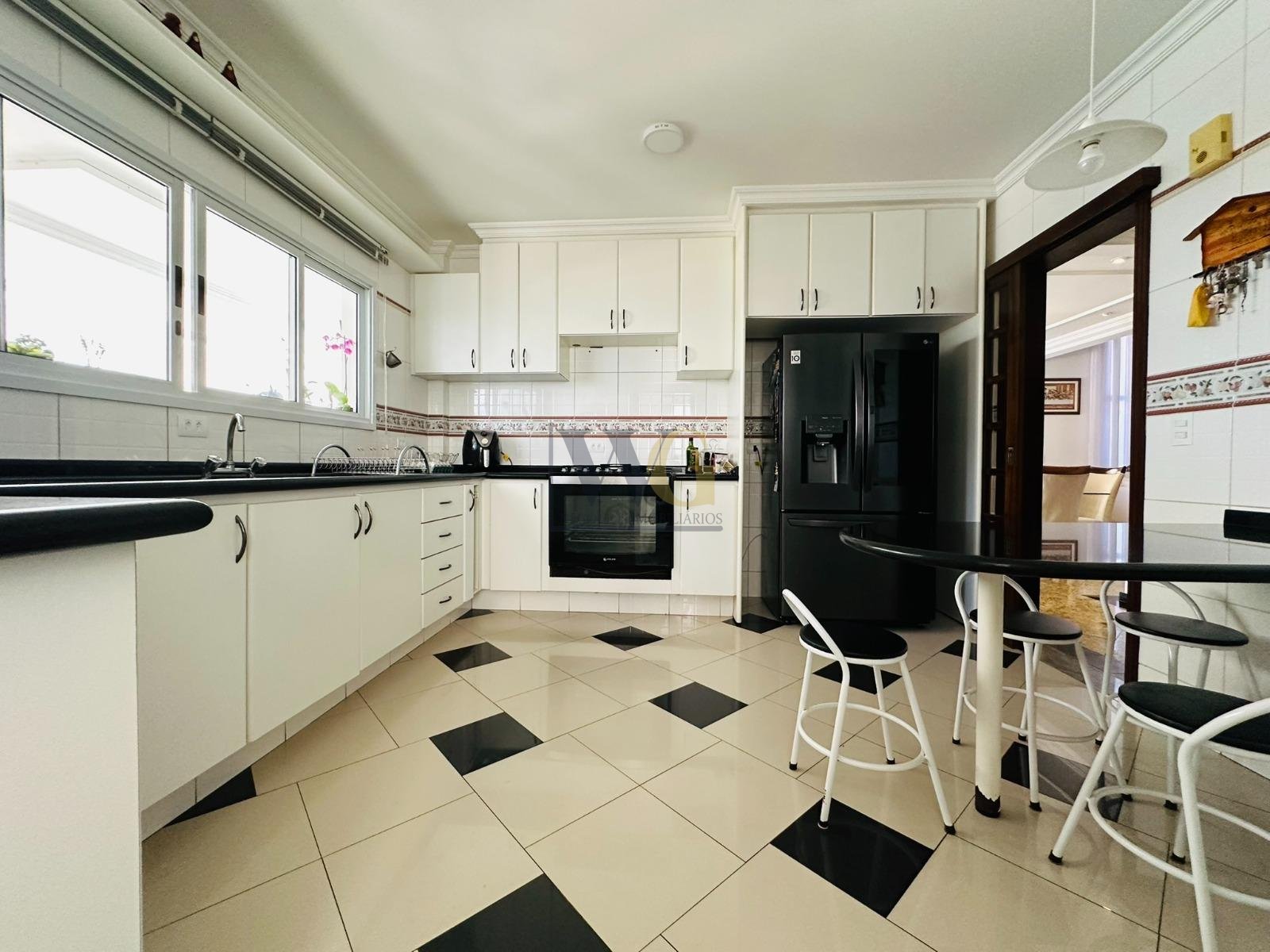 Residência Neoclássica em Condomínio de Luxo  Pinhais  Pineville