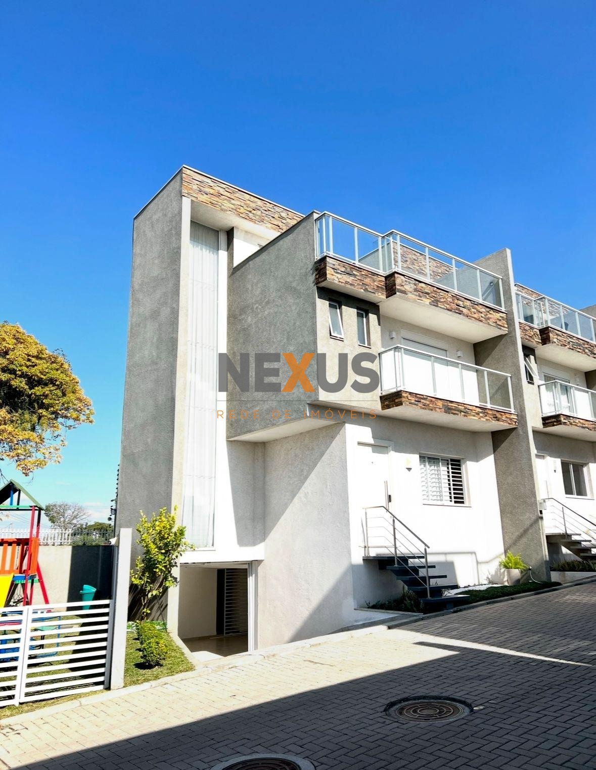 Sobrado de Alto Padrão no Condomínio Saint-Etienne Bairro Ube...