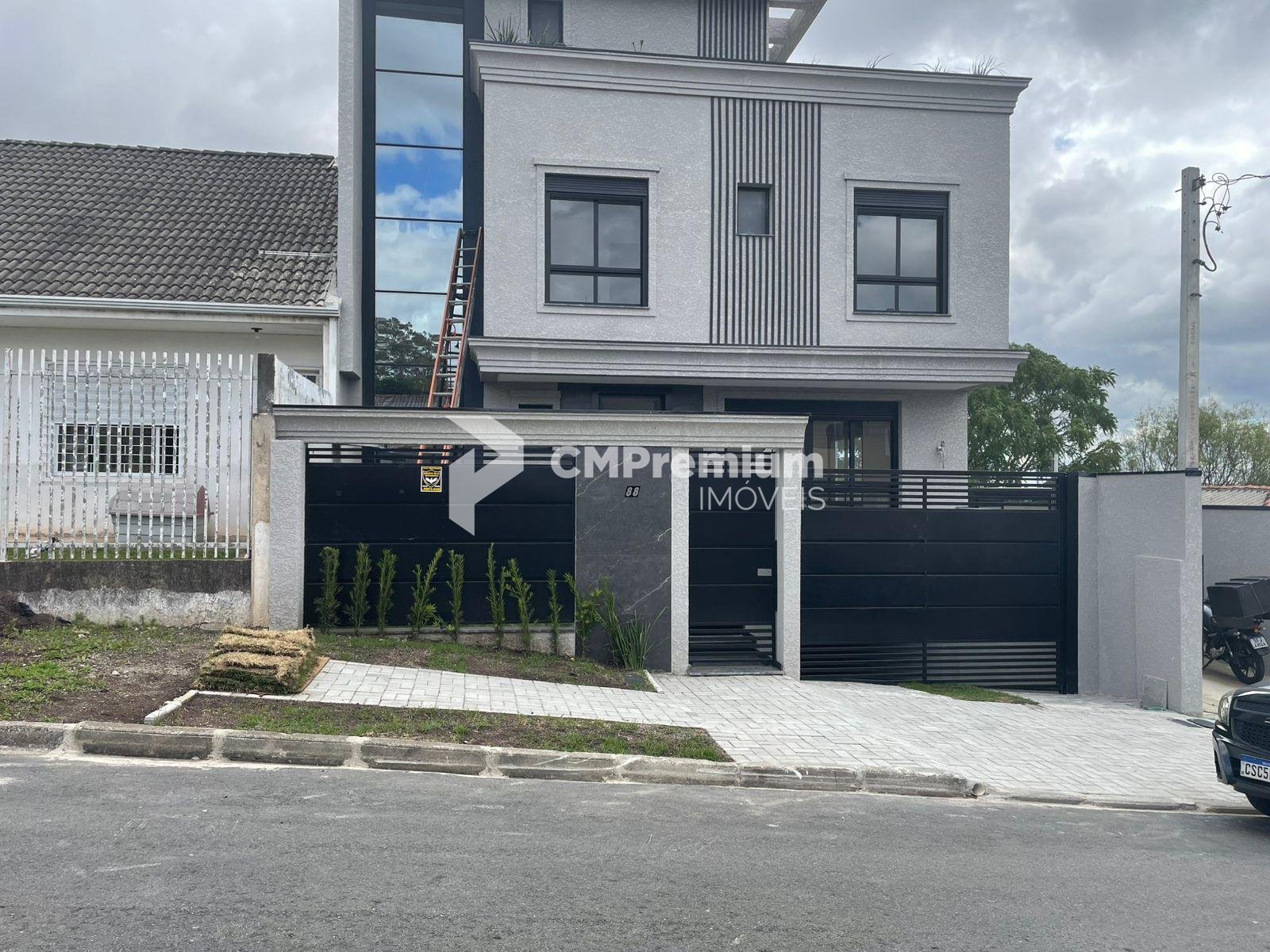 Sobrado de Alto Padrão no Uberaba  3 Suítes, Terraço Gourmet e...