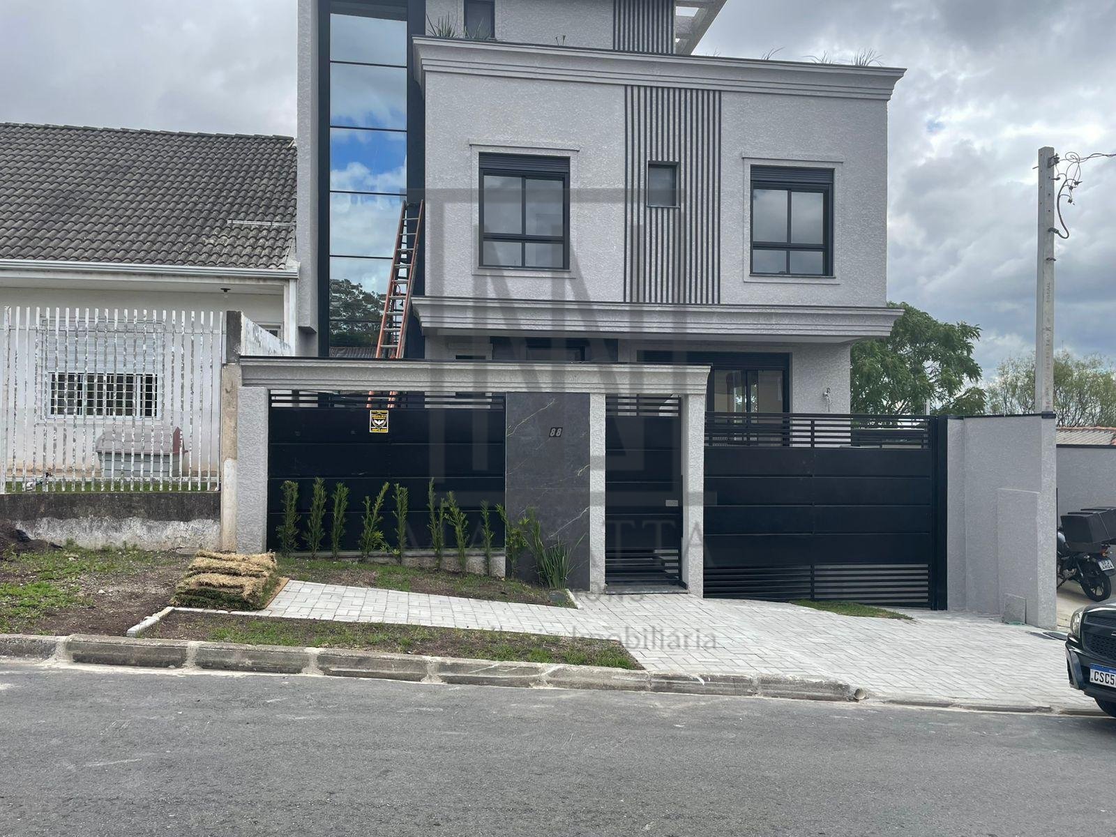 Sobrado de Alto Padrão no Uberaba  3 Suítes, Terraço Gourmet e...