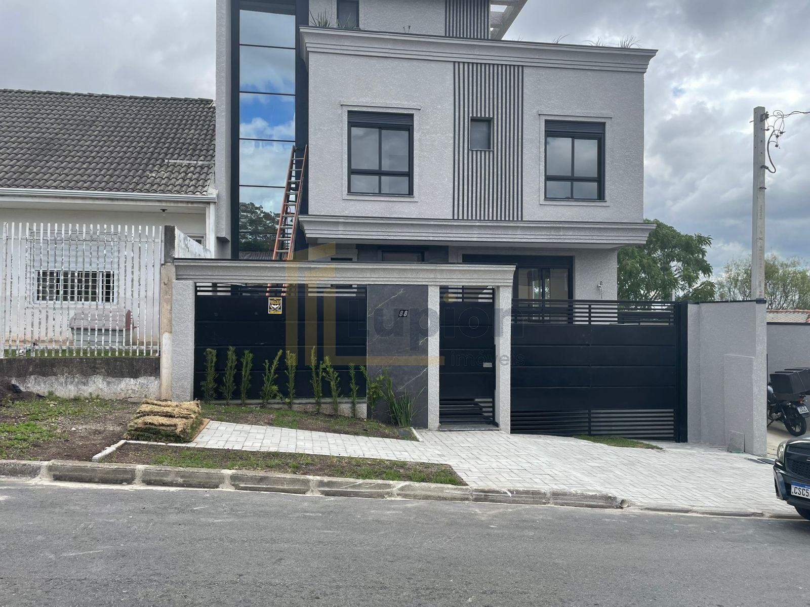 Sobrado de Alto Padrão no Uberaba  3 Suítes, Terraço Gourmet e...