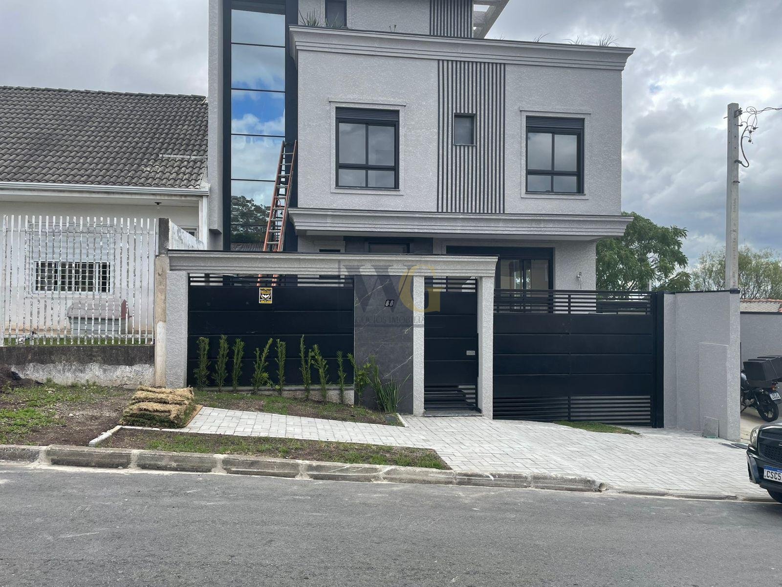 Sobrado de Alto Padrão no Uberaba  3 Suítes, Terraço Gourmet e...