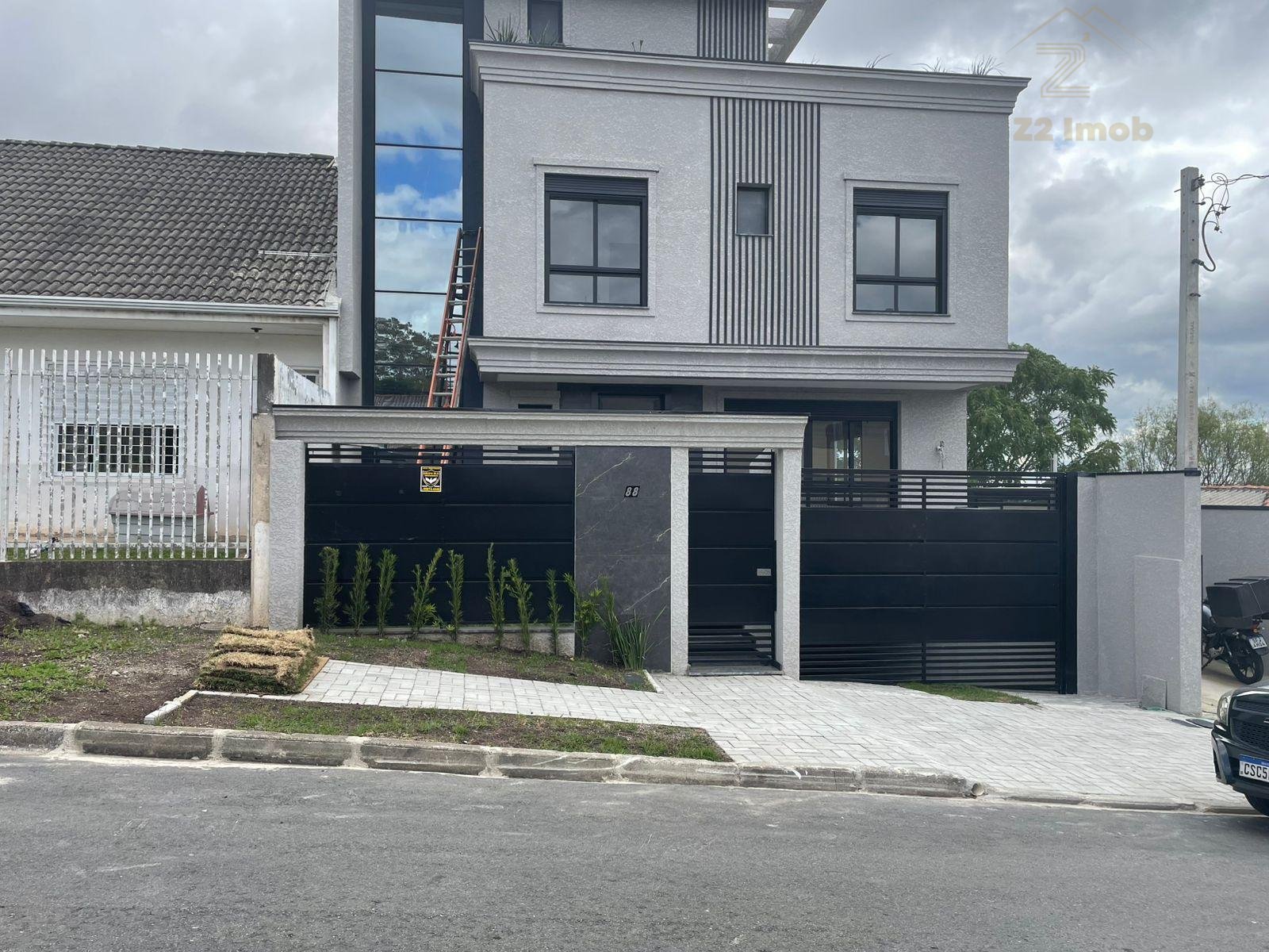 Sobrado de Alto Padrão no Uberaba  3 Suítes, Terraço Gourmet e...