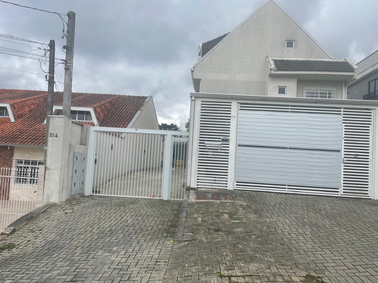 Confortável Sobrado no Condomínio  3 Quartos, Suíte e 95m  Privativos