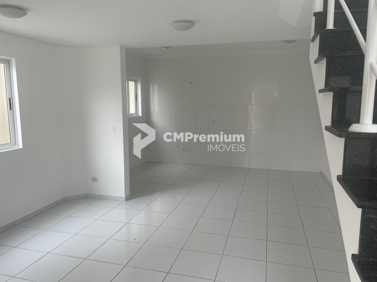 Confortável Sobrado no Condomínio  3 Quartos, Suíte e 95m  Pri...