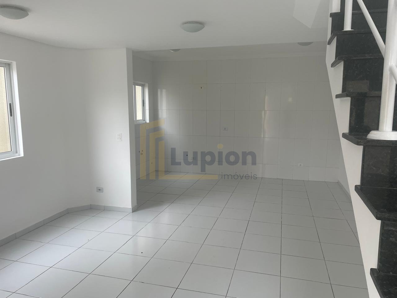 Confortável Sobrado no Condomínio  3 Quartos, Suíte e 95m  Pri...