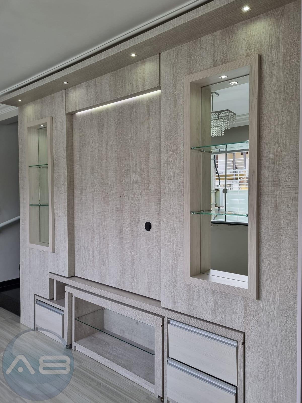 Sobrado Amplo com 3 Quartos, Suíte, Mezanino e Churrasqueira  ...