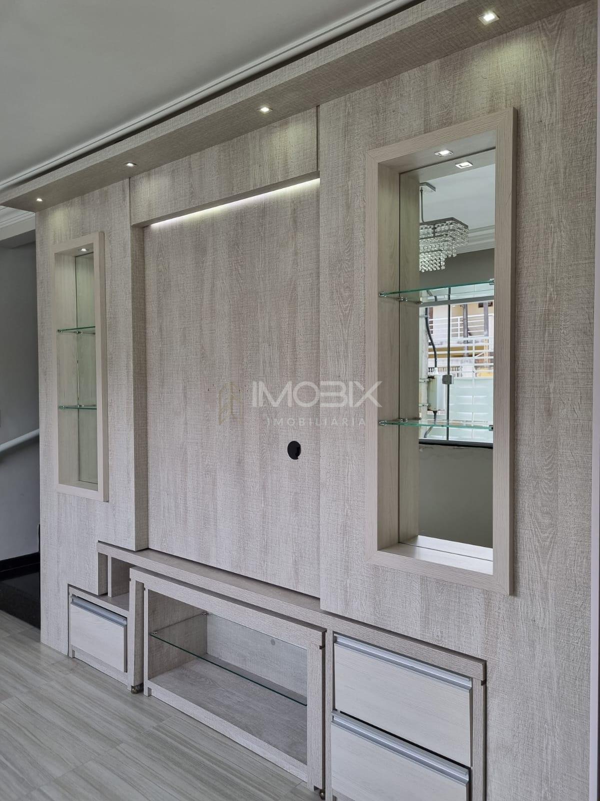 Sobrado Amplo com 3 Quartos, Suíte, Mezanino e Churrasqueira  ...