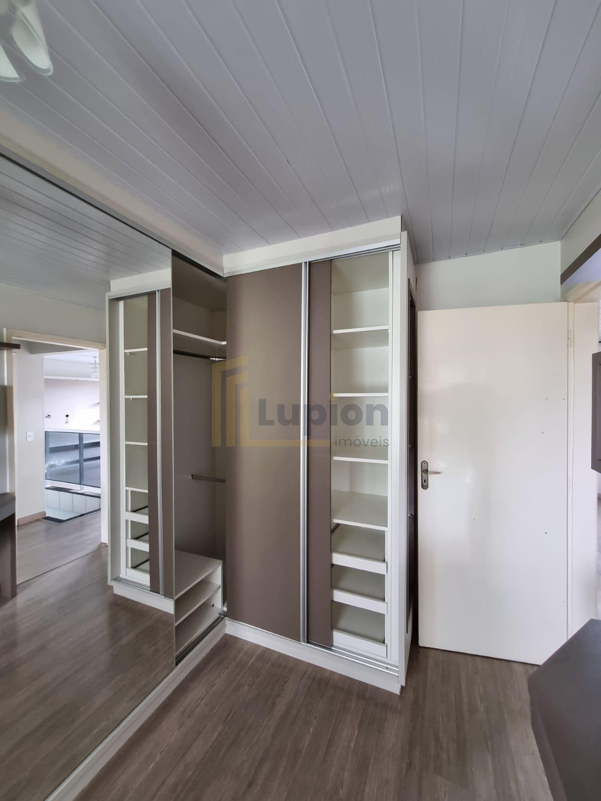 Sobrado Amplo com 3 Quartos, Suíte, Mezanino e Churrasqueira  ...