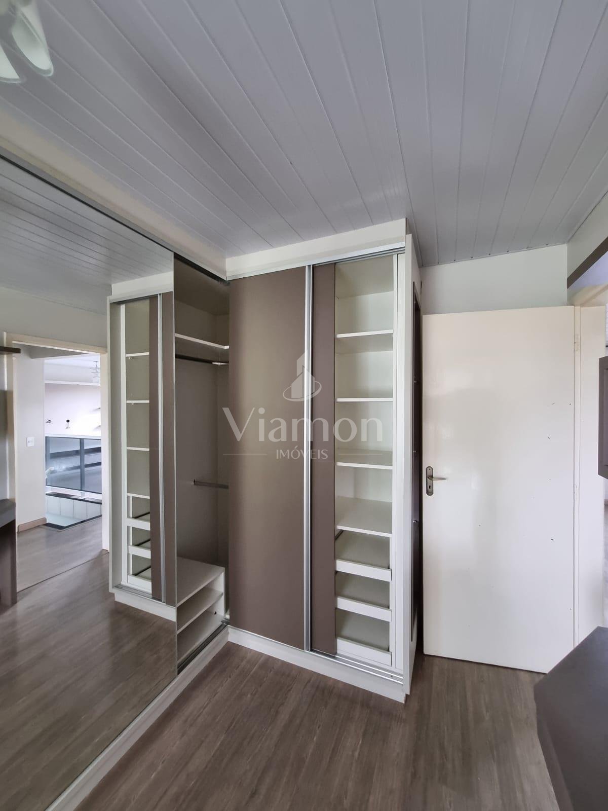 Sobrado Amplo com 3 Quartos, Suíte, Mezanino e Churrasqueira  ...