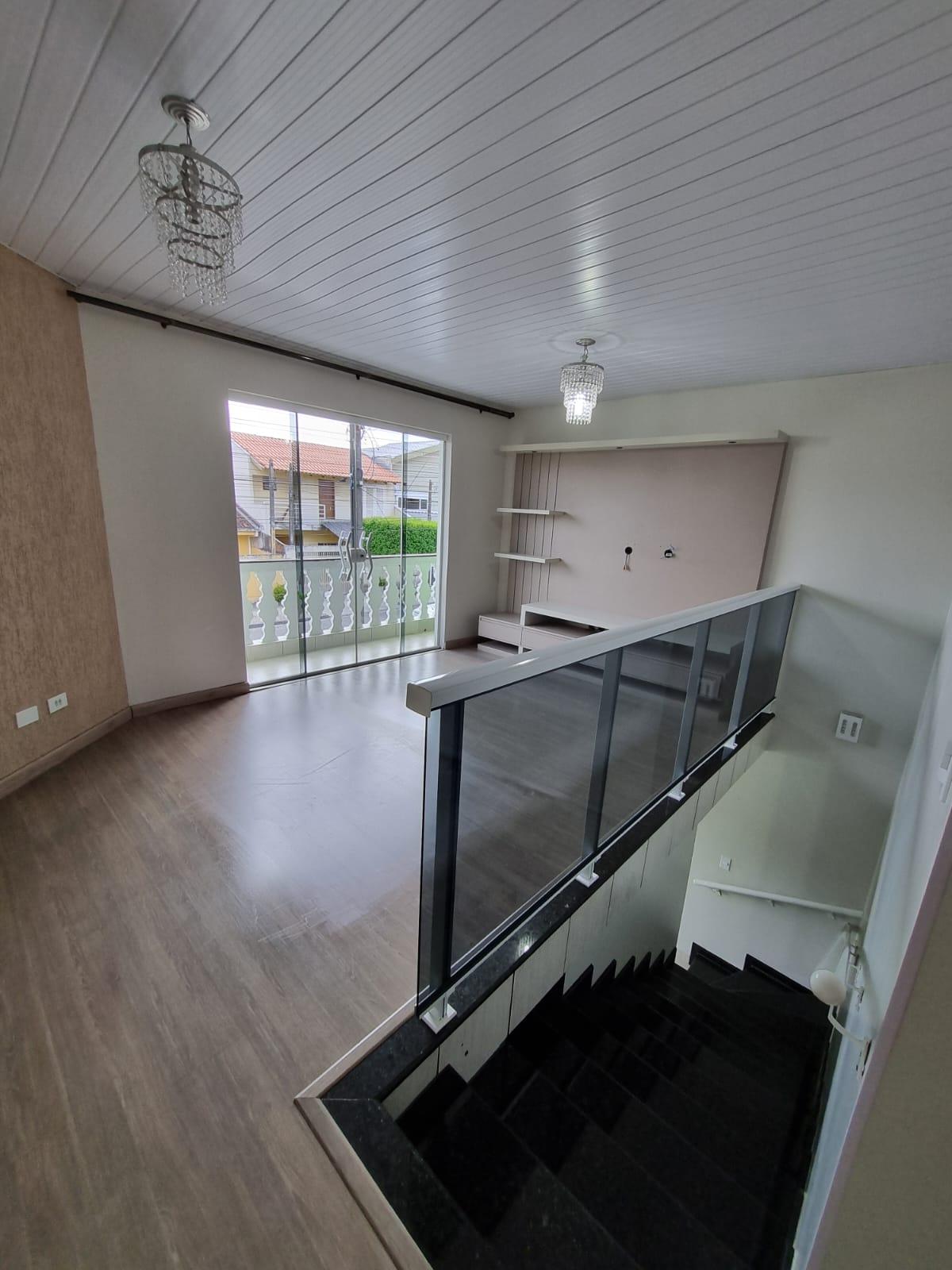 Sobrado Amplo com 3 Quartos, Suíte, Mezanino e Churrasqueira  ...