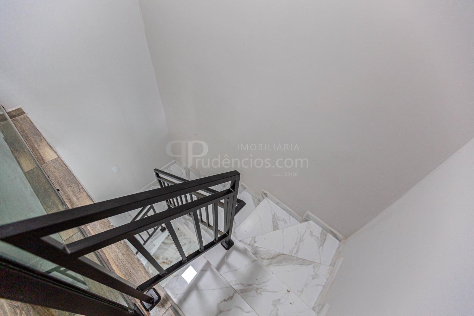 Sobrado Moderno com 2 Suítes, Sala Integrada e Terreno Exclusi...