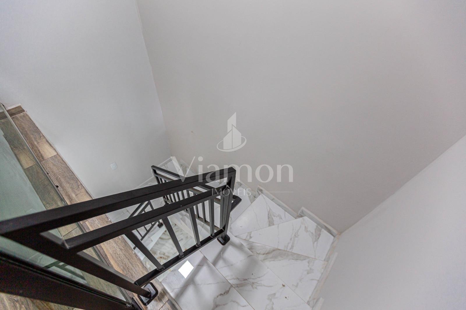 Sobrado Moderno com 2 Suítes, Sala Integrada e Terreno Exclusi...