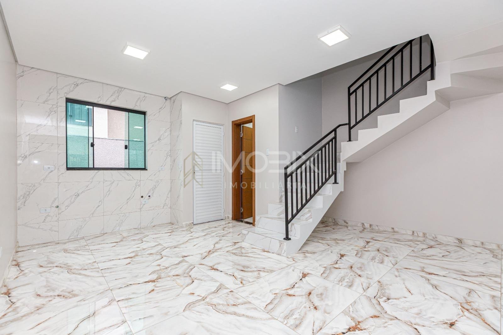 Sobrado Moderno com 2 Suítes, Sala Integrada e Terreno Exclusi...