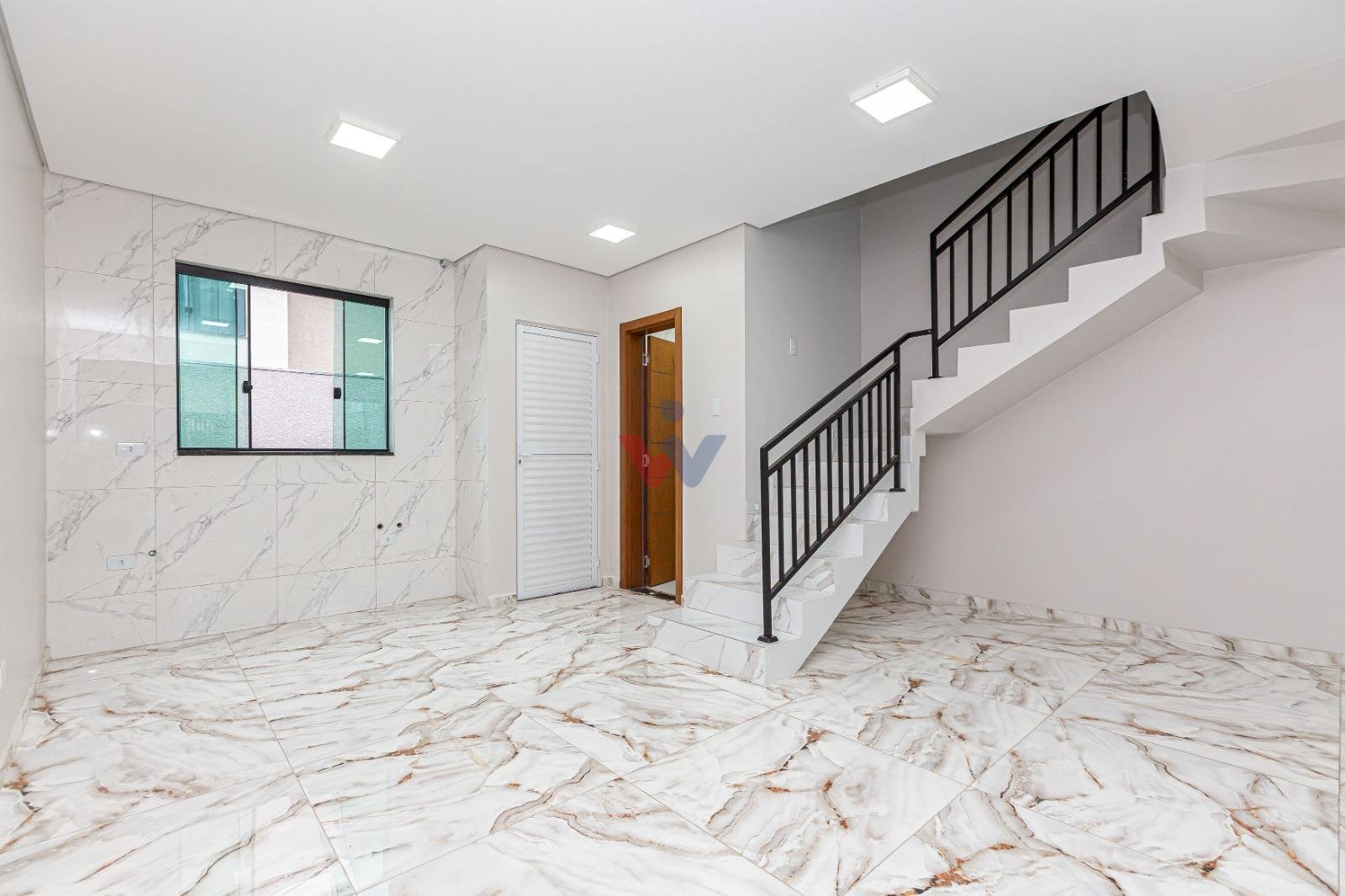 Sobrado Moderno com 2 Suítes, Sala Integrada e Terreno Exclusi...