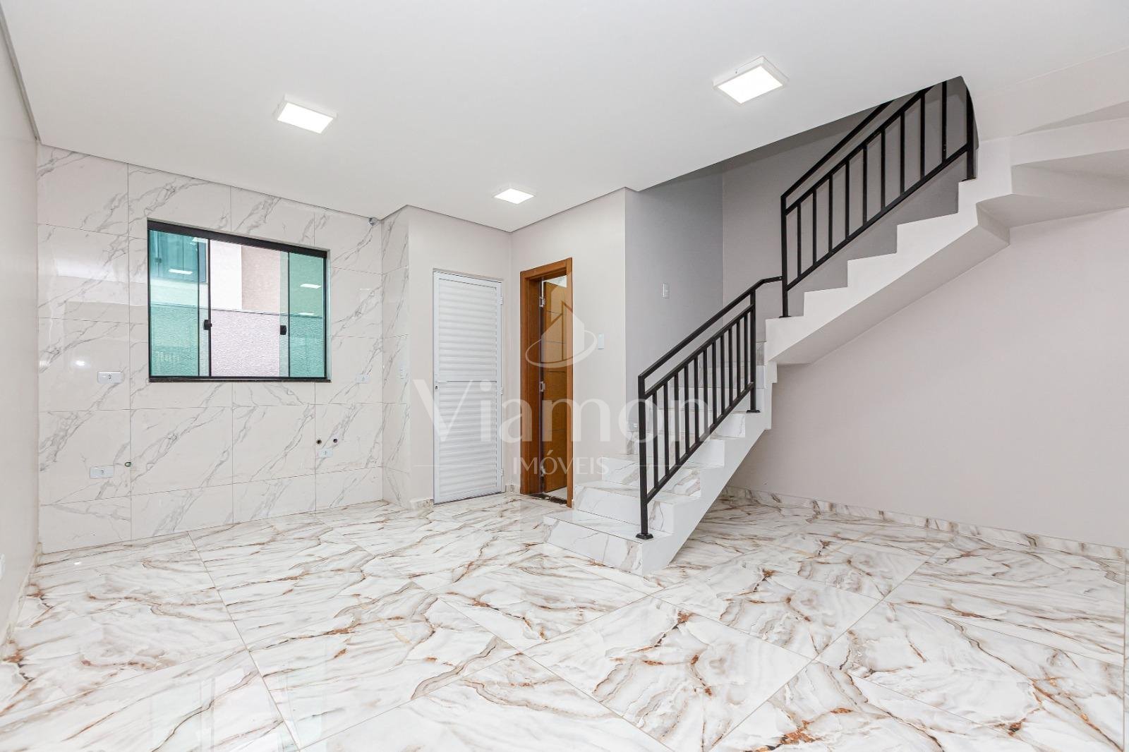 Sobrado Moderno com 2 Suítes, Sala Integrada e Terreno Exclusi...