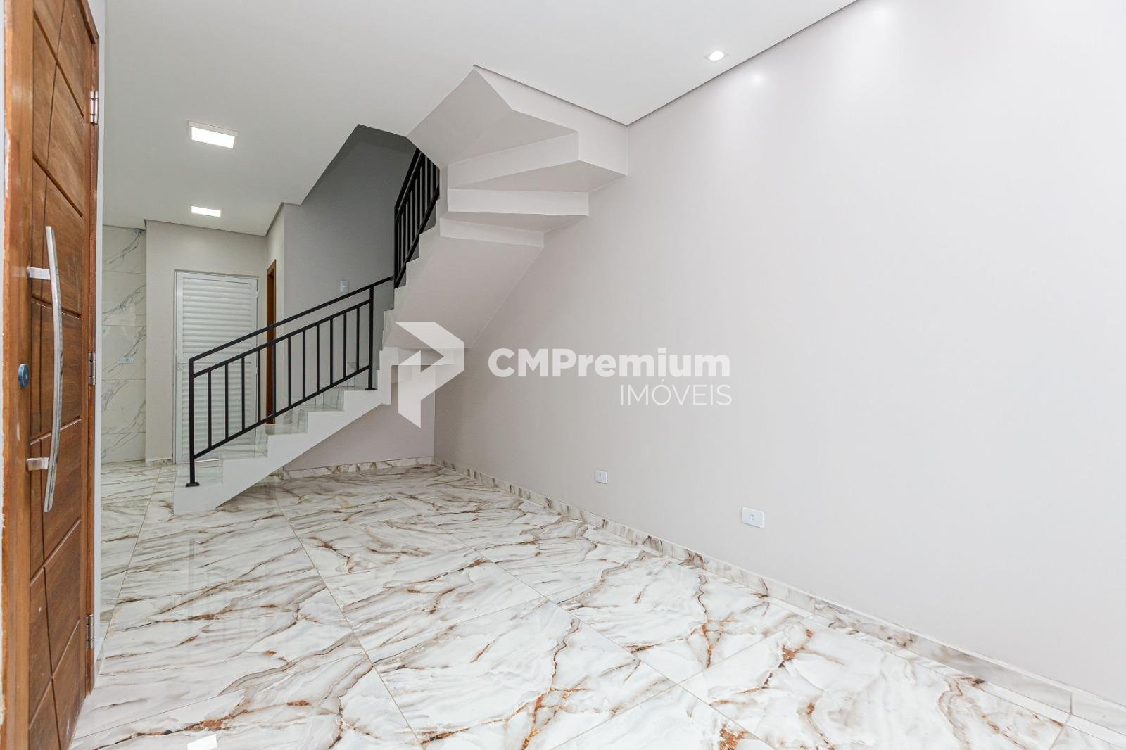 Sobrado Moderno com 2 Suítes, Sala Integrada e Terreno Exclusi...