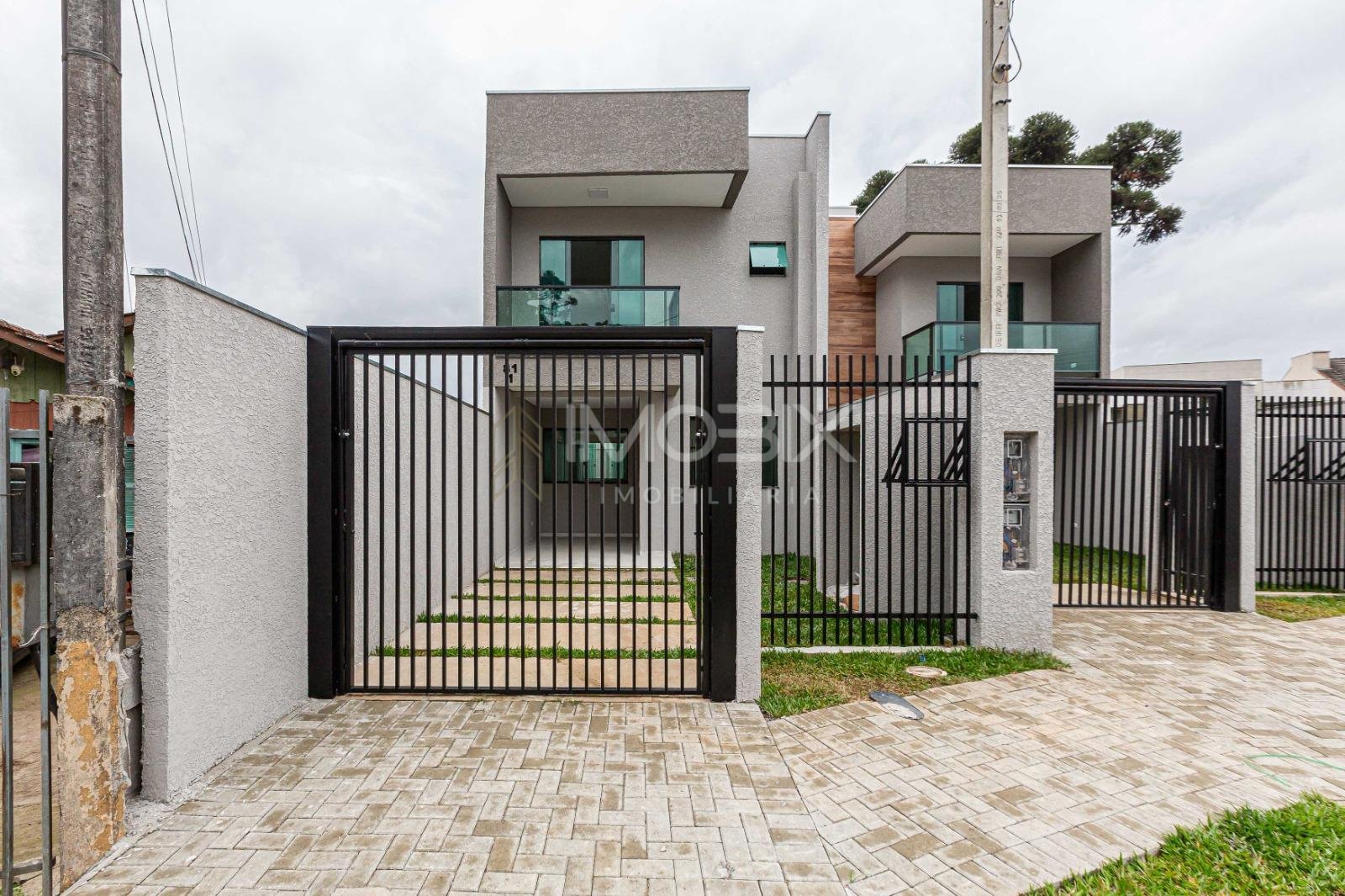 Sobrado Moderno com 2 Suítes, Sala Integrada e Terreno Exclusi...