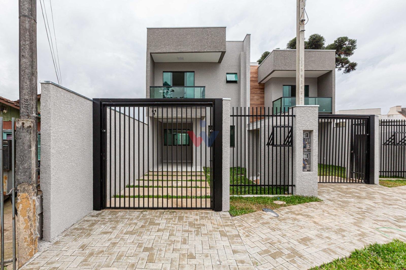 Sobrado Moderno com 2 Suítes, Sala Integrada e Terreno Exclusi...