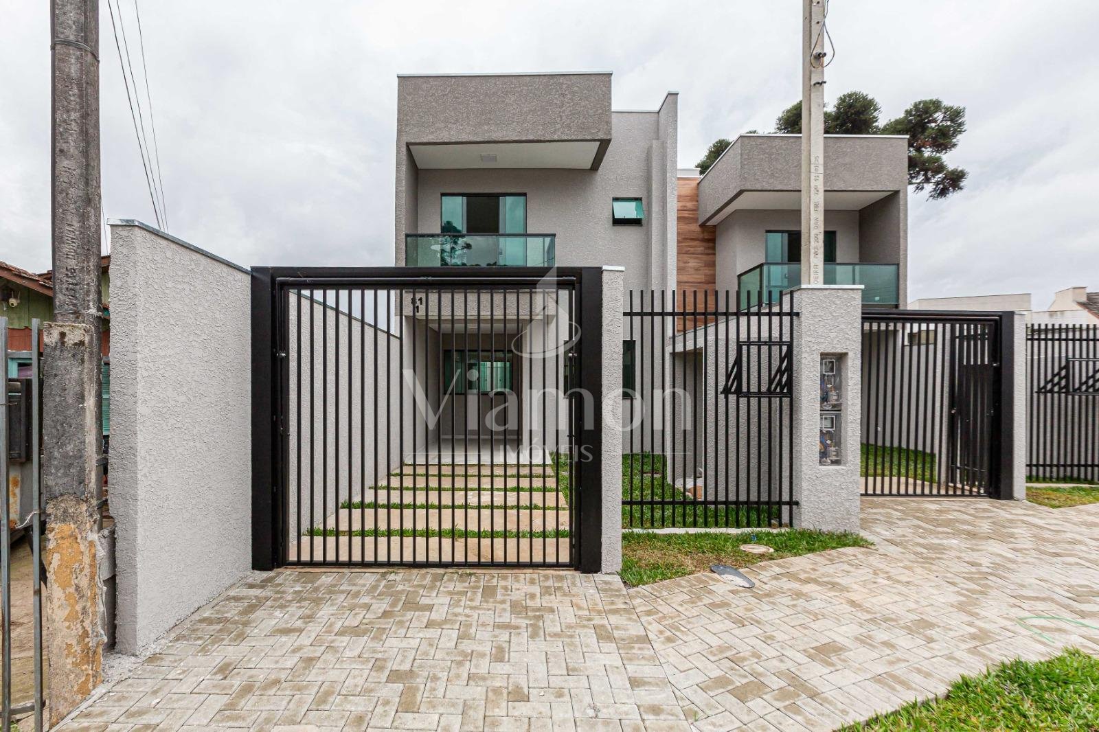 Sobrado Moderno com 2 Suítes, Sala Integrada e Terreno Exclusi...