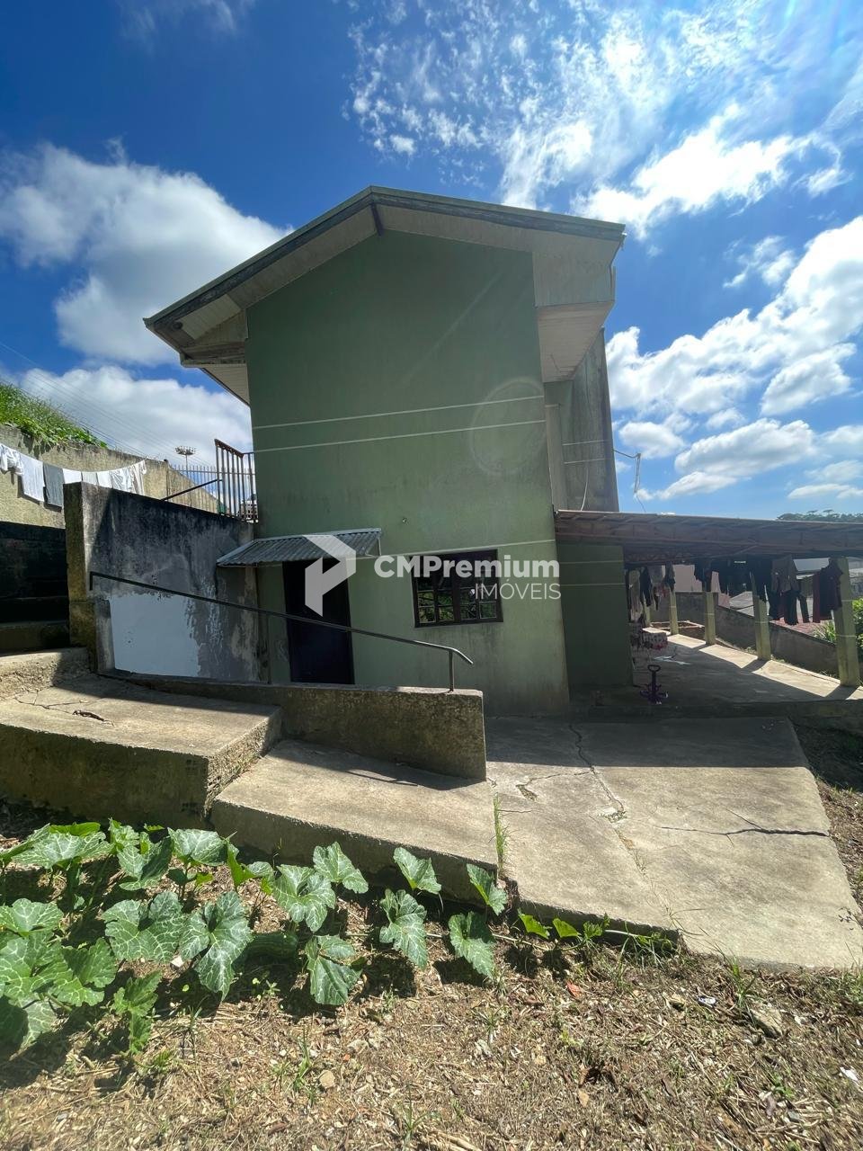 Viva com liberdade e conforto  Terreno com 2 casas em Campo Ma...