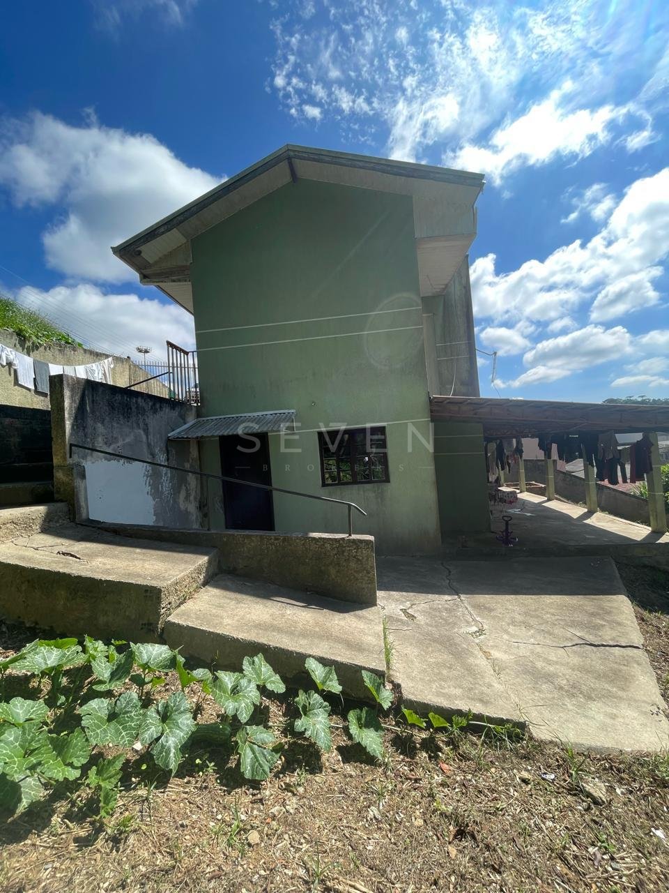 Viva com liberdade e conforto  Terreno com 2 casas em Campo Ma...