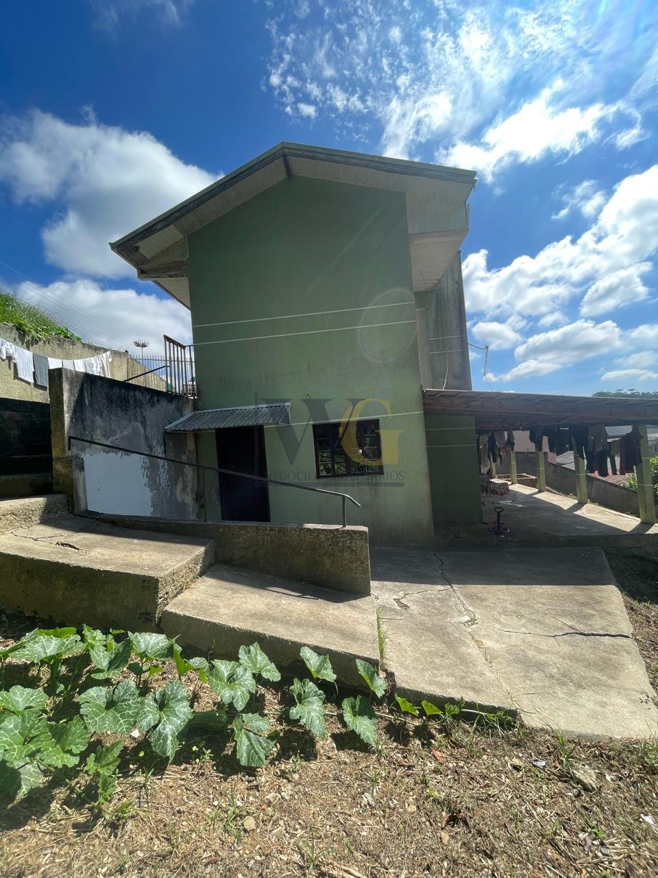 Viva com liberdade e conforto  Terreno com 2 casas em Campo Ma...