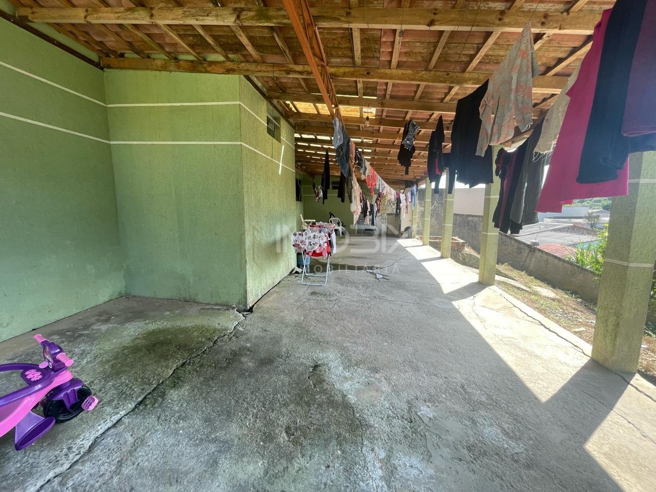 Viva com liberdade e conforto Terreno com 2 casas em Campo Ma...