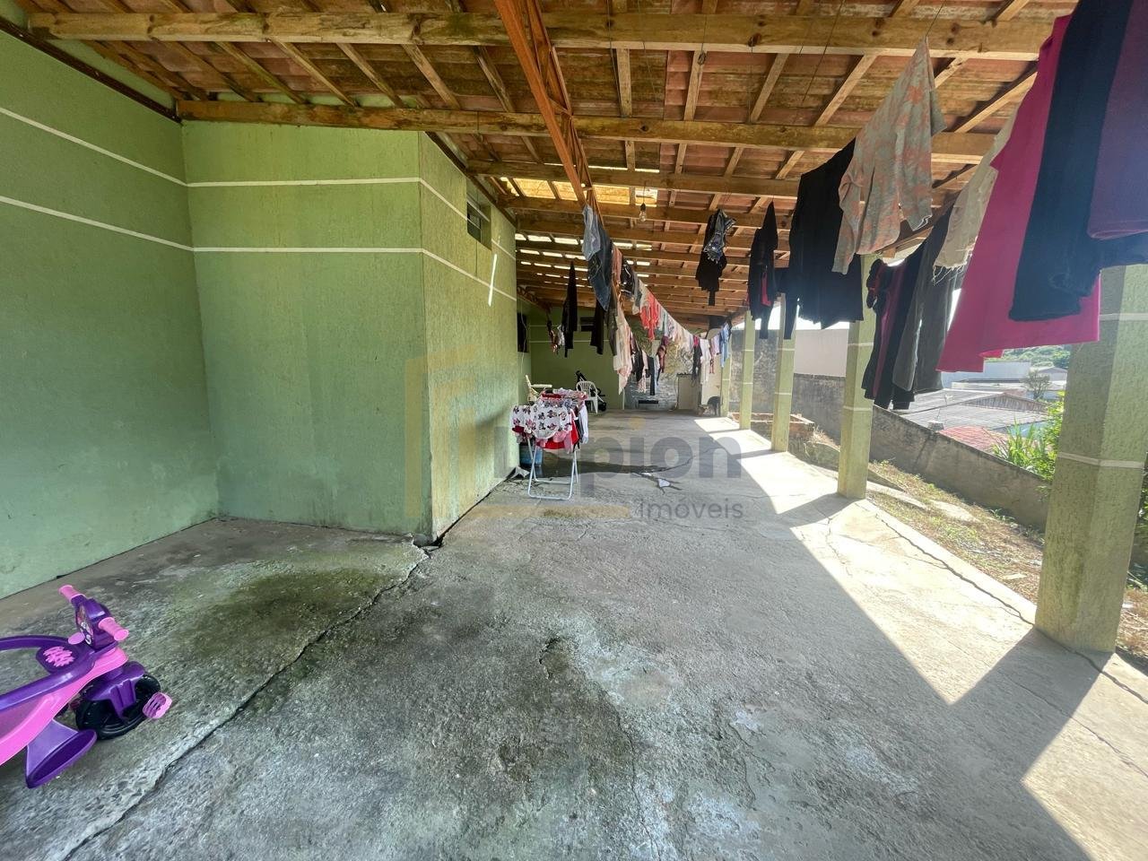 Viva com liberdade e conforto  Terreno com 2 casas em Campo Ma...