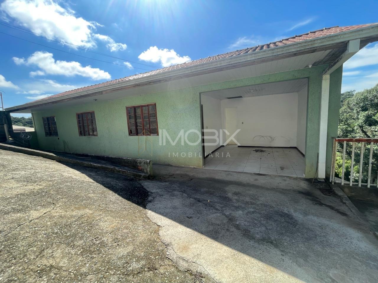 Viva com liberdade e conforto Terreno com 2 casas em Campo Ma...