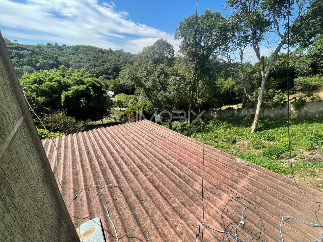 Viva com liberdade e conforto Terreno com 2 casas em Campo Ma...