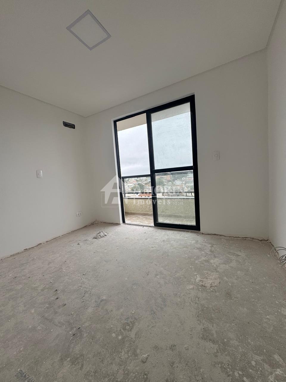 Apartamento 80m , 3 quartos com suíte e vaga coberta no Centro...