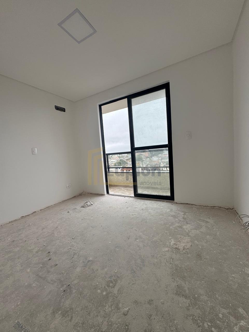 Apartamento 80m , 3 quartos com suíte e vaga coberta no Centro...