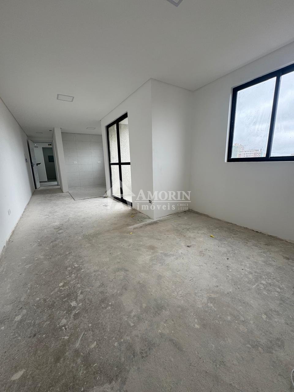 Apartamento 80m , 3 quartos com suíte e vaga coberta no Centro...