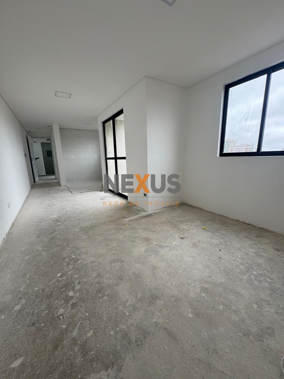 Apartamento 80m , 3 quartos com suíte e vaga coberta no Centro...