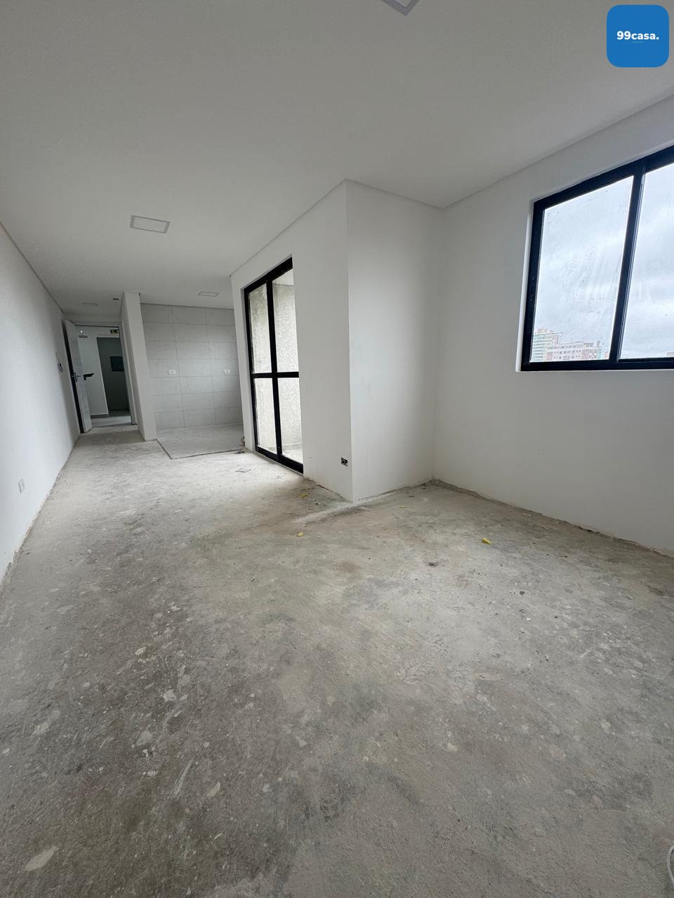 Apartamento 80m , 3 quartos com suíte e vaga coberta no Centro...