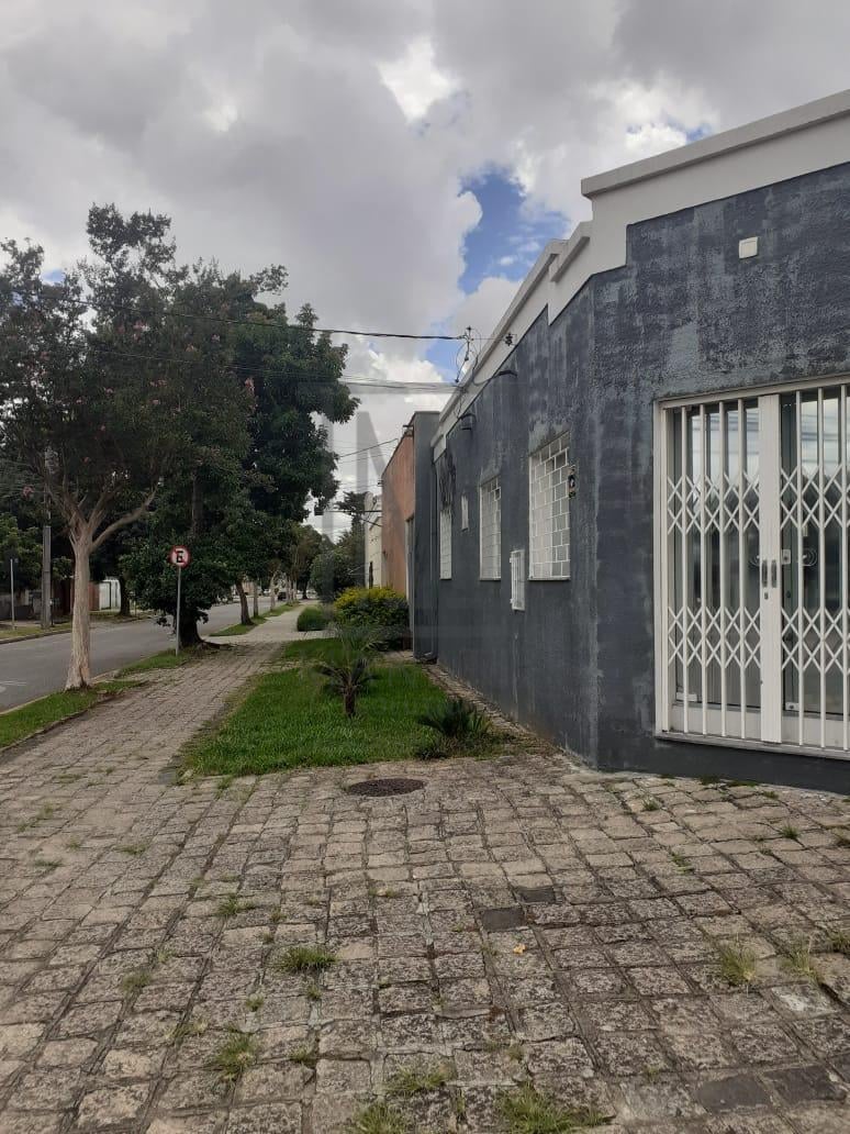 Casa Comercial à Venda no Rebouças  Espaço Versátil para Morar...